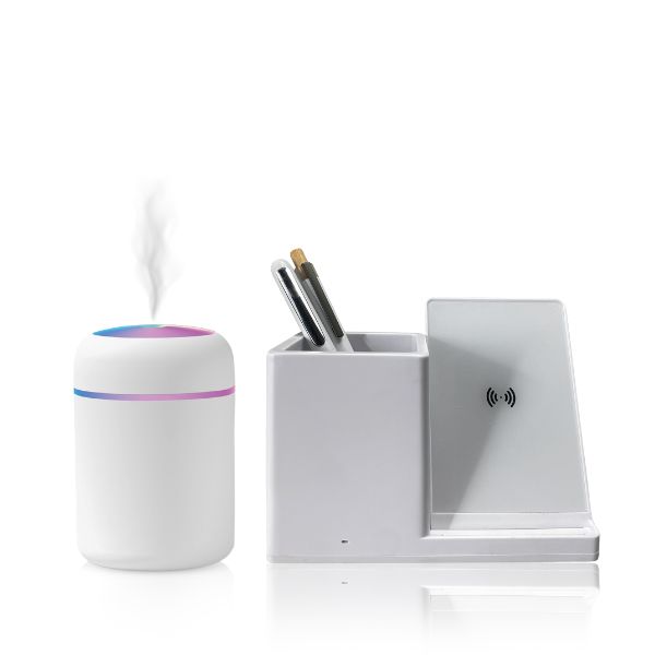 סט הכולל: 
מפיץ ריח ארומטי מבית EVERCHARGE.
מעמד משרדי עם טעינה אלחוטית מבית EVERCHARGE.